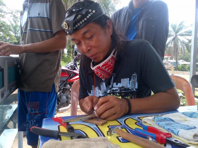 Dari Penyair Ternama Kini Tarmizi Bisnis Batu Cincin